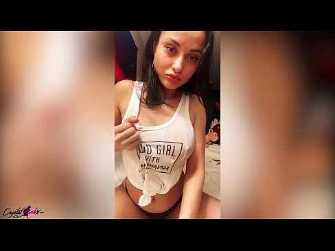 ❤️ En stor, smuk kvinde, der afpiller sin fisse og kærtegner sine store bryster i en våd T-shirt Anal porno at da.canalblog.xyz ❌❤